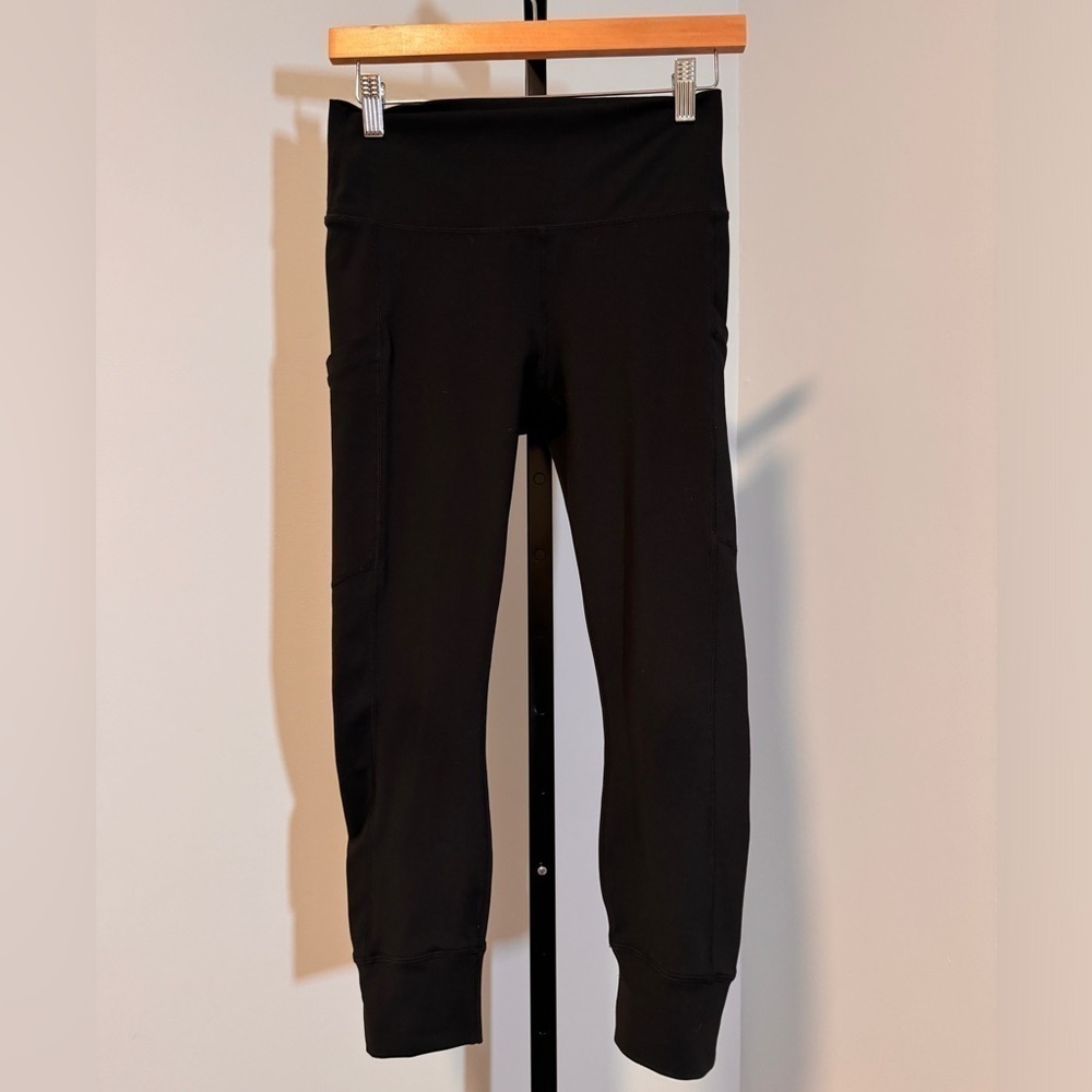 Fabletics On-The-Go Powerhold High-Waisted Capri Legging